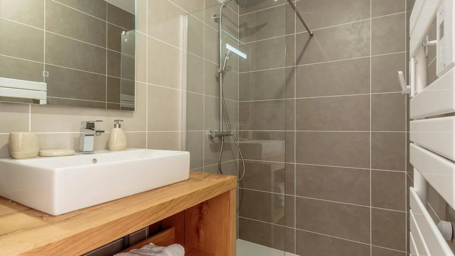 Appartement 4* 4 Chambres Pour 8/10 Pers, Terrasse, Parking, Proche Piscine Et Spa - Fr-1-638-20 La Plagne 0*,  Frankrijk